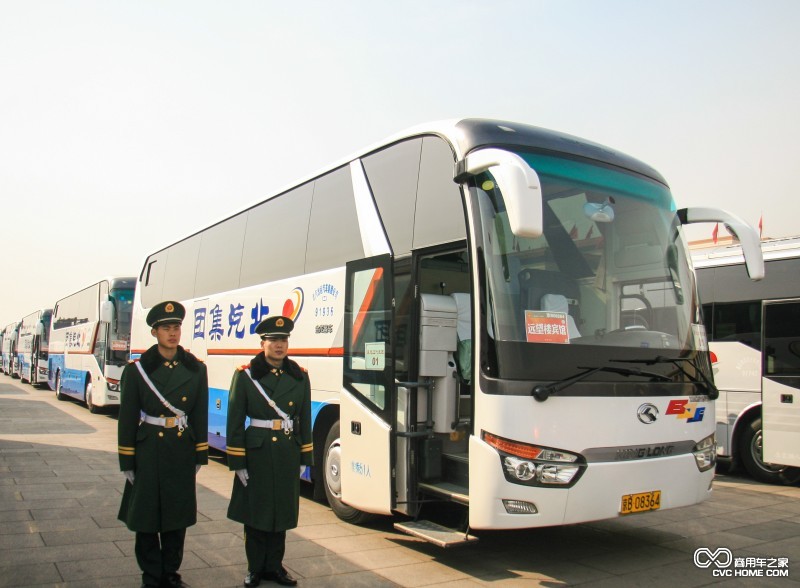 龍威服務(wù)兩會顯“國車”風(fēng)范 商用車之家