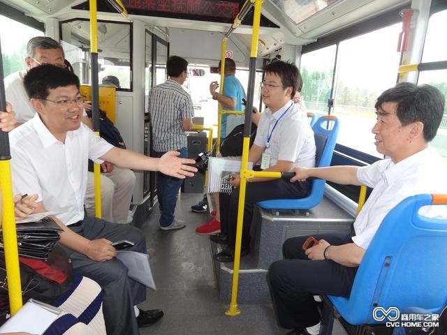 撫順市政府副秘書長孟憲智實車體驗 商用車之家訊