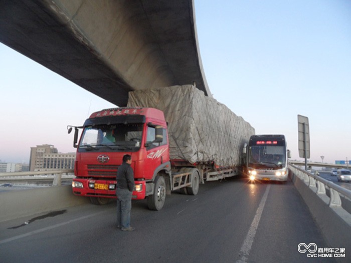 超高的貨車