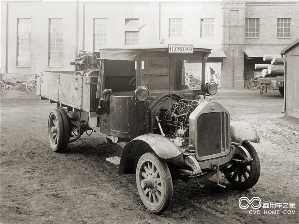 1924年，曼恩第一輛柴油直噴發動機卡車誕生。.jpg